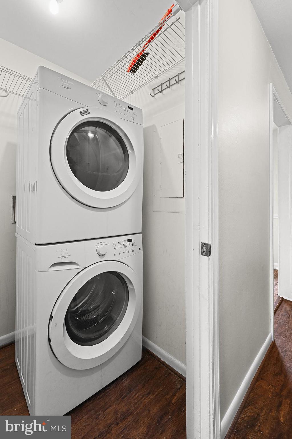 124 Marlow Street Southwest Leesburg, VA 20175 - Photo 23 of 37 a utility room with dryer and washer