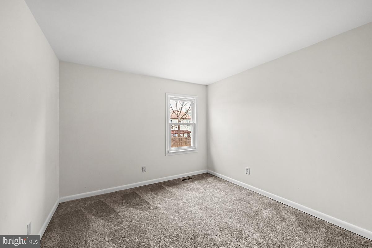 124 Marlow Street Southwest Leesburg, VA 20175 - Photo 30 of 37 an empty room with a window