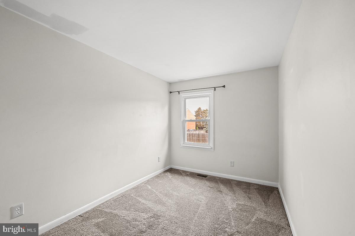 124 Marlow Street Southwest Leesburg, VA 20175 - Photo 31 of 37 an empty room with windows