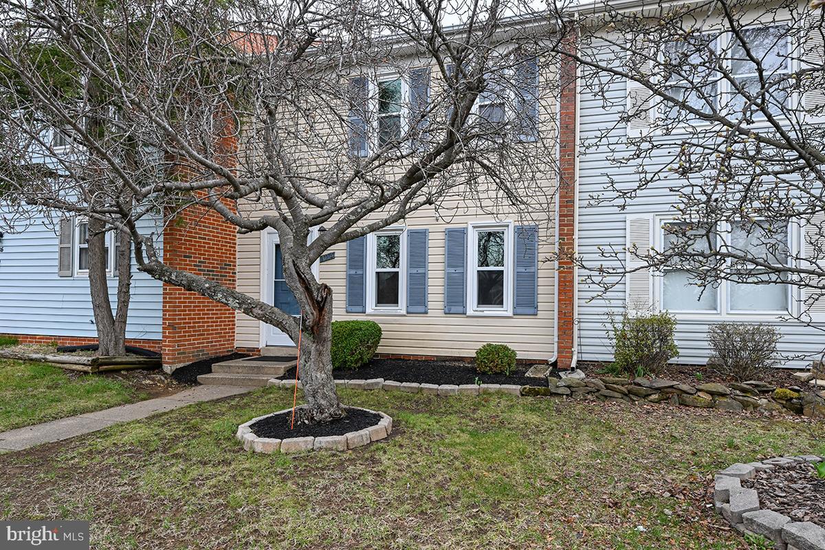 124 Marlow Street Southwest Leesburg, VA 20175 - Photo 36 of 37 a front view of a house with a yard