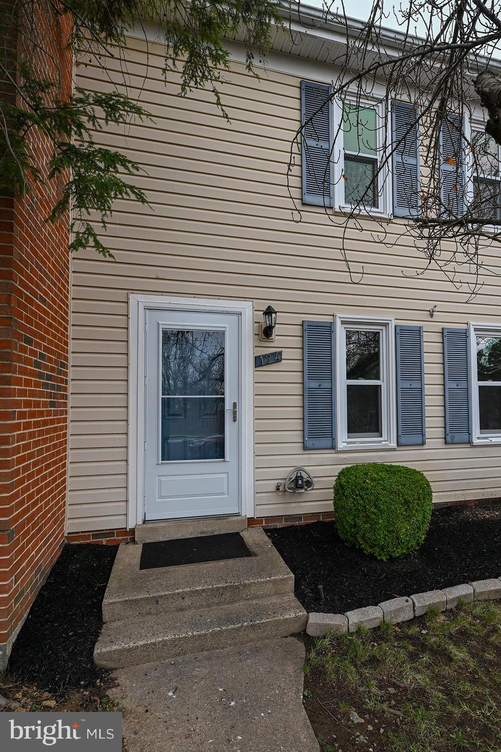124 Marlow Street Southwest Leesburg, VA 20175 - Photo 4 of 37 a front view of a house with yard