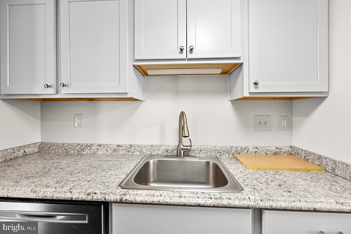 124 Marlow Street Southwest Leesburg, VA 20175 - Photo 9 of 37 a kitchen with granite countertop a sink and a stove
