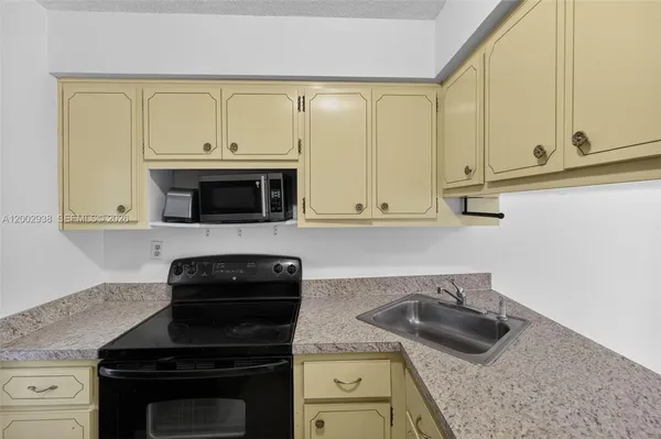$225,000 | 1620 West Avenue, Unit 204, Miami Beach, FL 33139