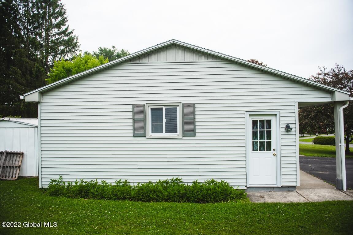 152 South Country Ridge Road Amsterdam, NY 12010 - Photo 11 of 45 amsterdam hosue-16 (Medium)