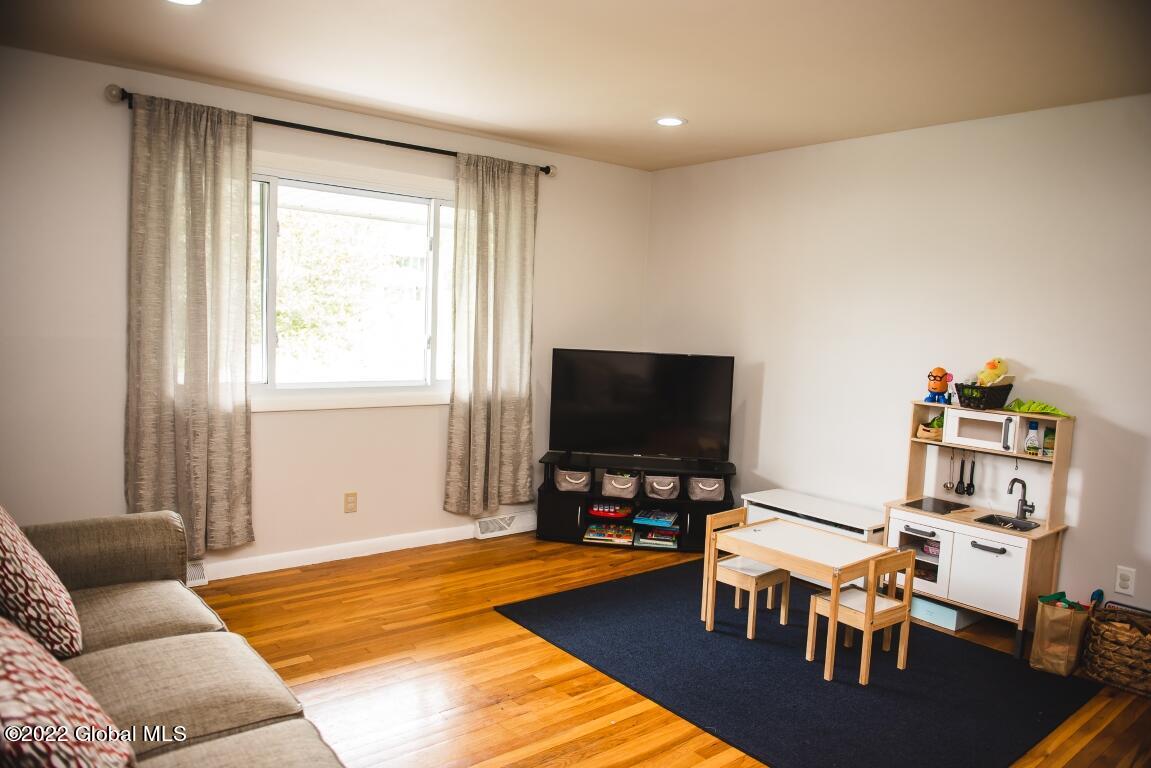 152 South Country Ridge Road Amsterdam, NY 12010 - Photo 16 of 45 amsterdam hosue-22 (Medium)