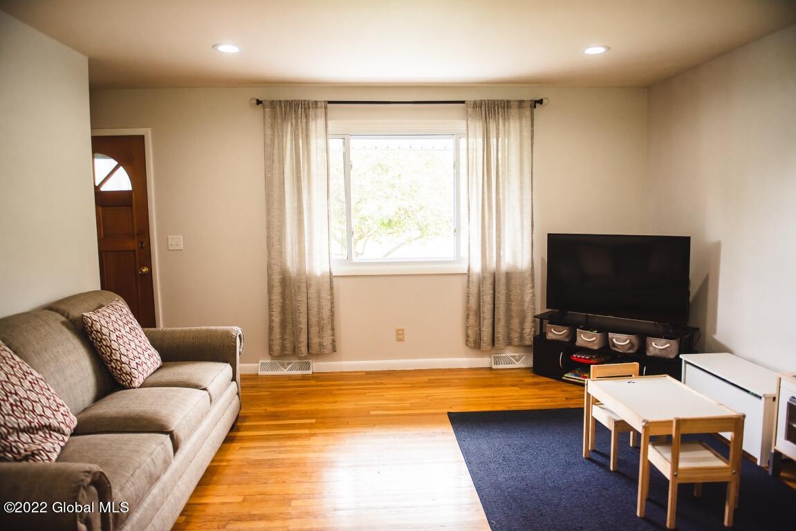 152 South Country Ridge Road Amsterdam, NY 12010 - Photo 18 of 45 amsterdam hosue-25 (Medium)