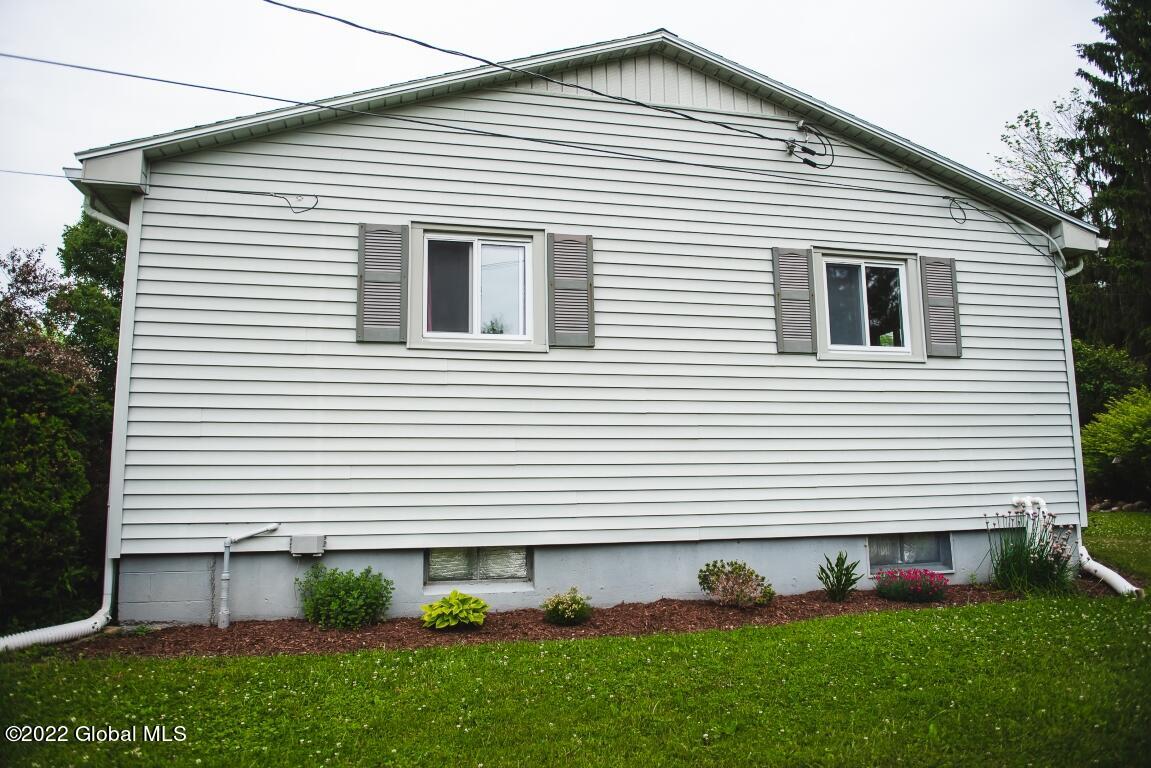 152 South Country Ridge Road Amsterdam, NY 12010 - Photo 3 of 45 amsterdam hosue-05 (Medium)