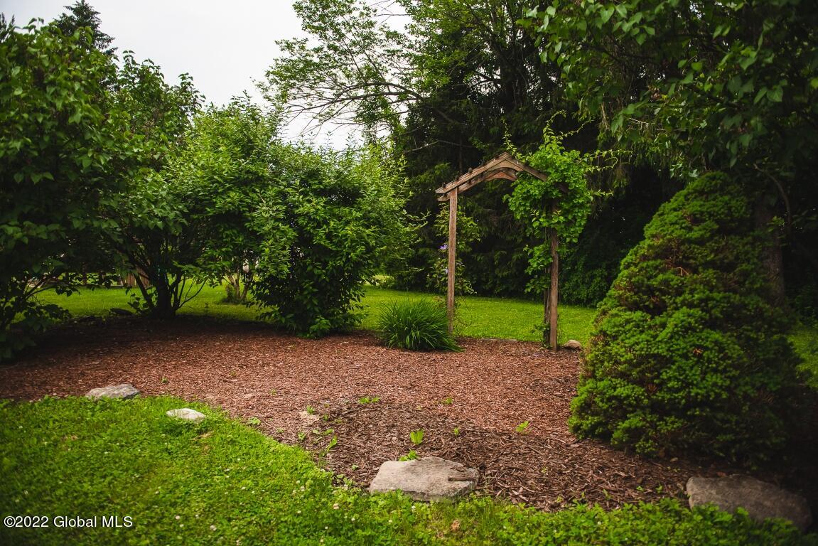 152 South Country Ridge Road Amsterdam, NY 12010 - Photo 7 of 45 amsterdam hosue-11 (Medium)