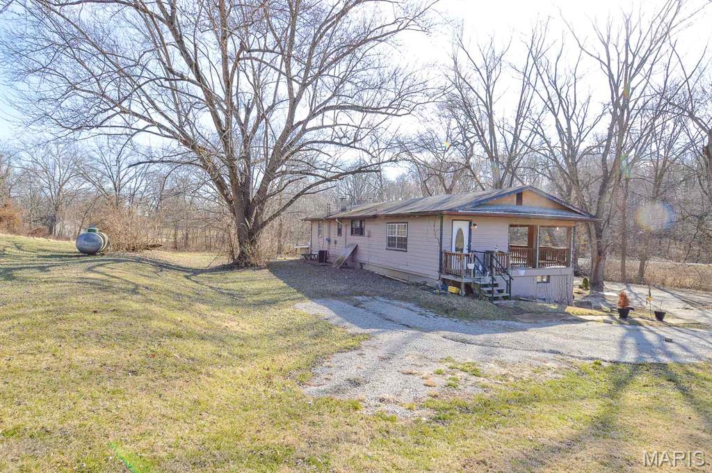 8627 Lower Marine Road St. Jacob, IL 62281 - Photo 5 of 32