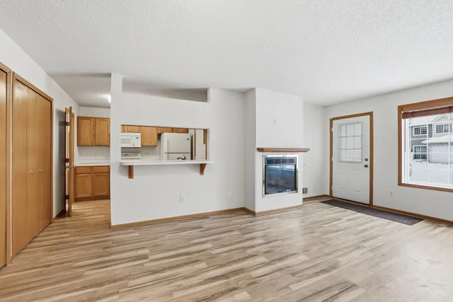 $200,000 | 677 Mariner Way, Woodbury, MN 55129