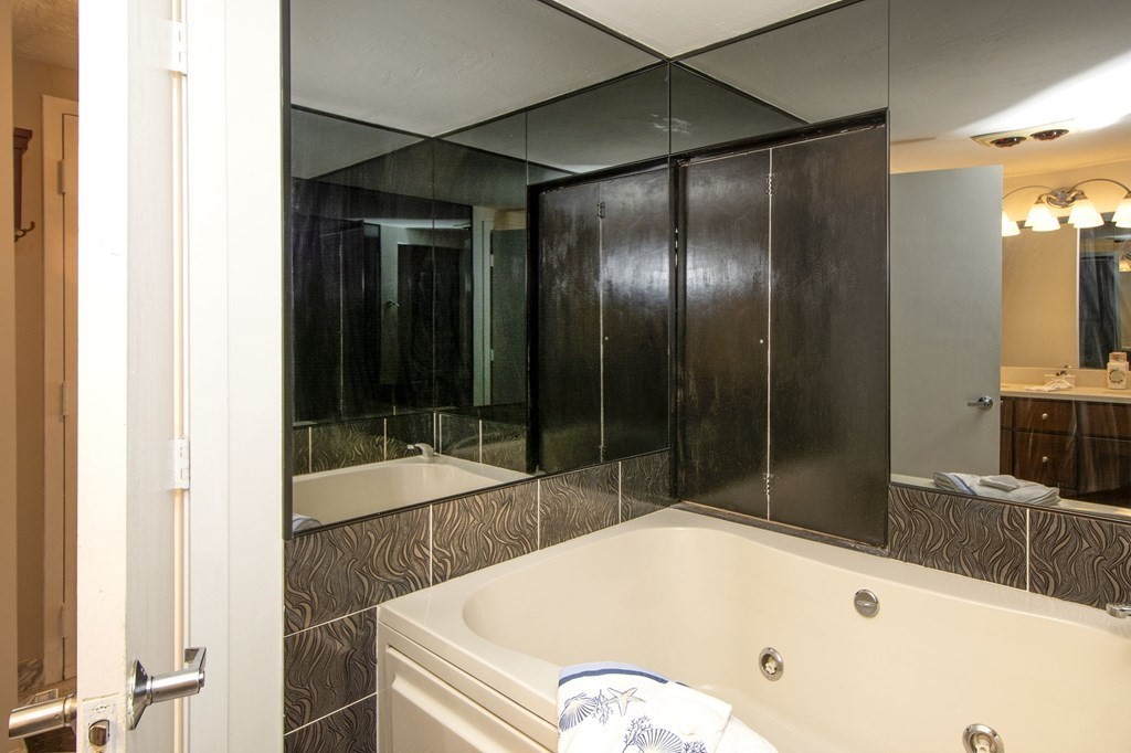 46 Oceanside Drive, Unit 46 Hull, MA 02045 - Photo 10 of 17