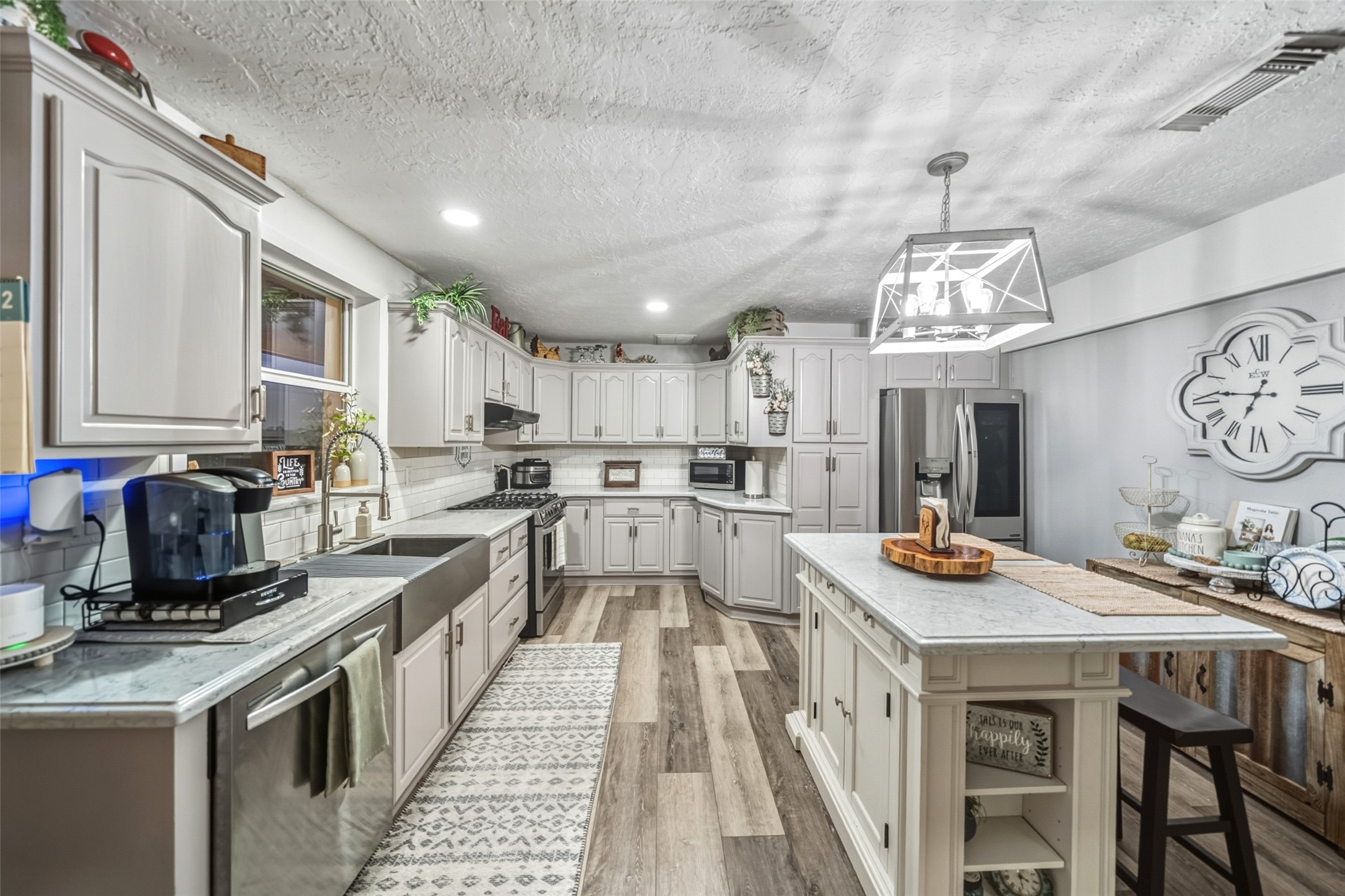 19989 Meadow Bend Road Hempstead, TX 77445 - Photo 14 of 35 Updated kitchen features stainless steel appliances, granite countertops, subway tile backsplash, and ample cabinetry for everyday function.