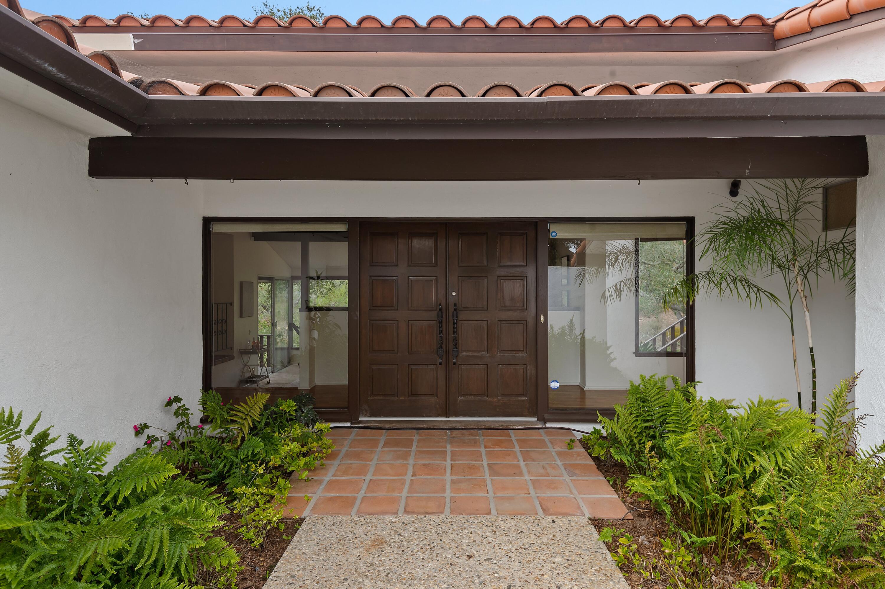 133 El Cielito Road Santa Barbara, CA 93103 - Photo 6 of 35 Front Courtyard