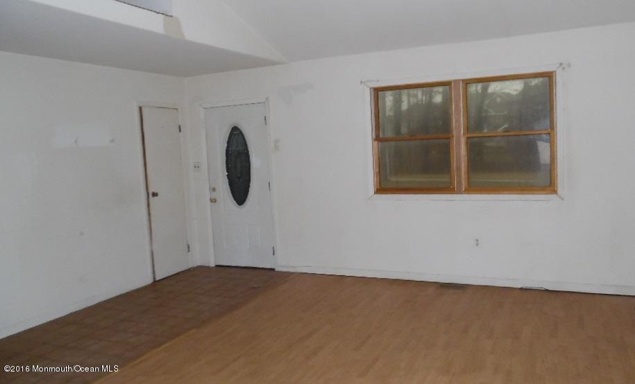 33 Rosehill Road Barnegat, NJ 08005 - Photo 5 of 18 living room