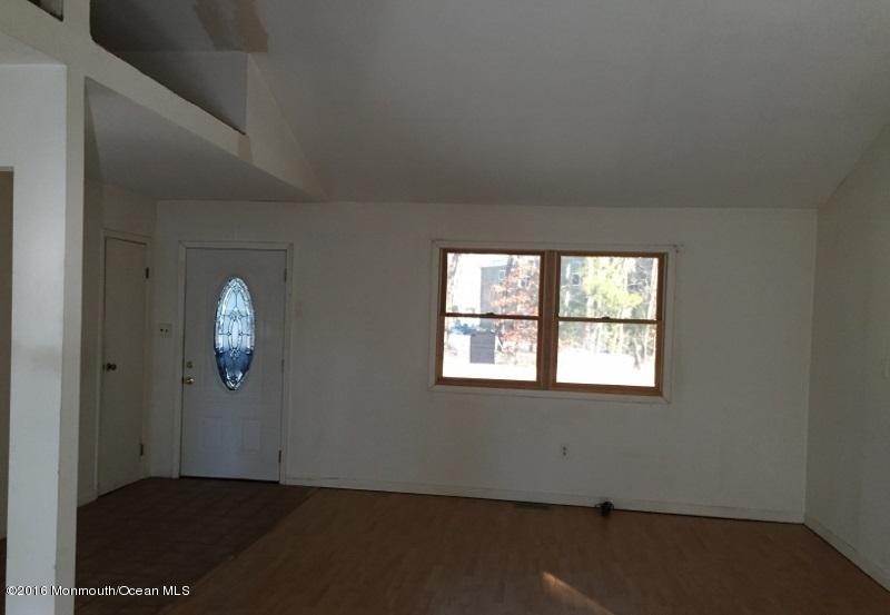 33 Rosehill Road Barnegat, NJ 08005 - Photo 9 of 18 living room2