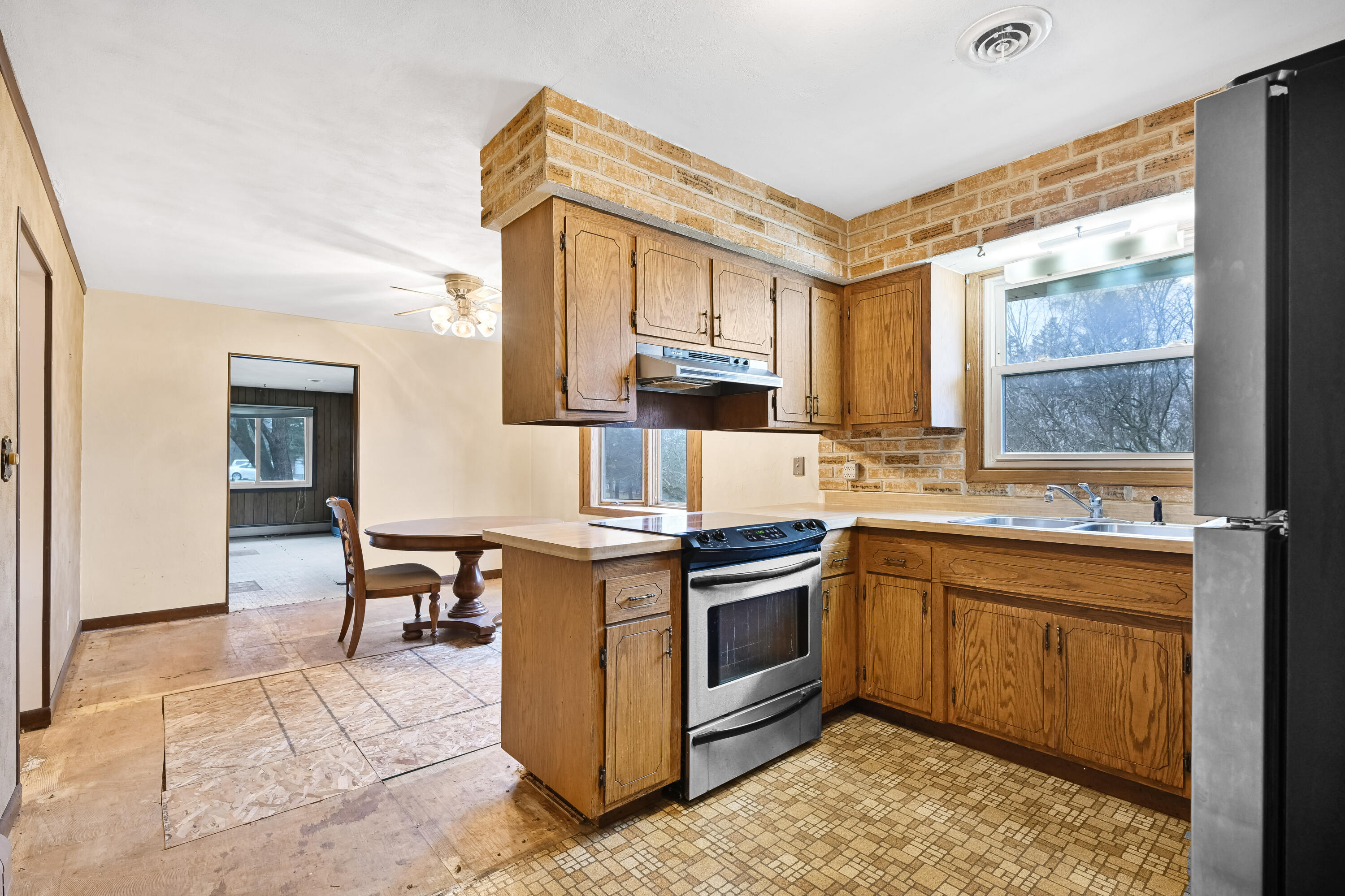 N5907 Aspen Drive Spring Prairie, WI 53105 - Photo 19 of 51 Easy Entertaining