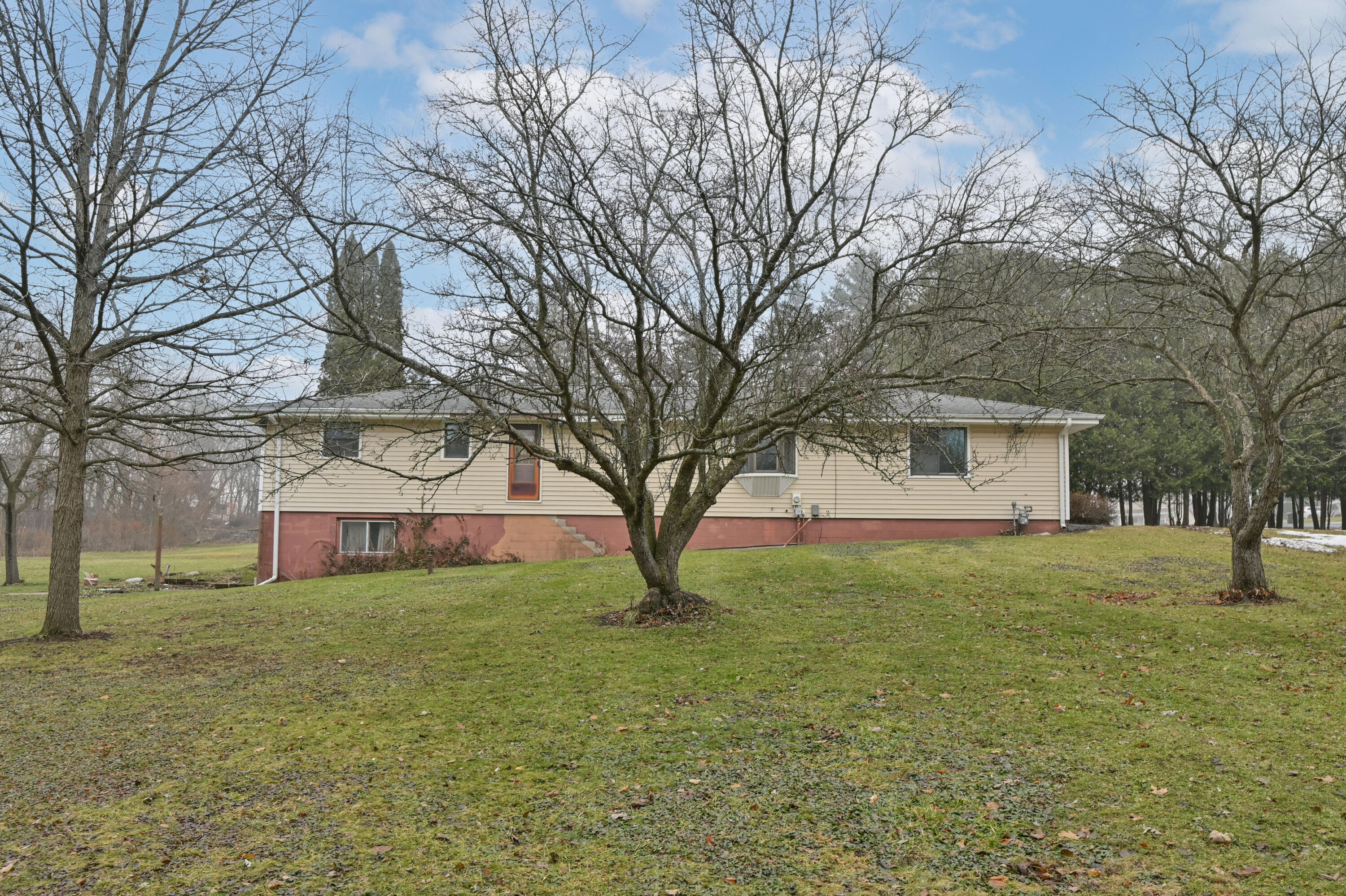 N5907 Aspen Drive Spring Prairie, WI 53105 - Photo 8 of 51 Back of House