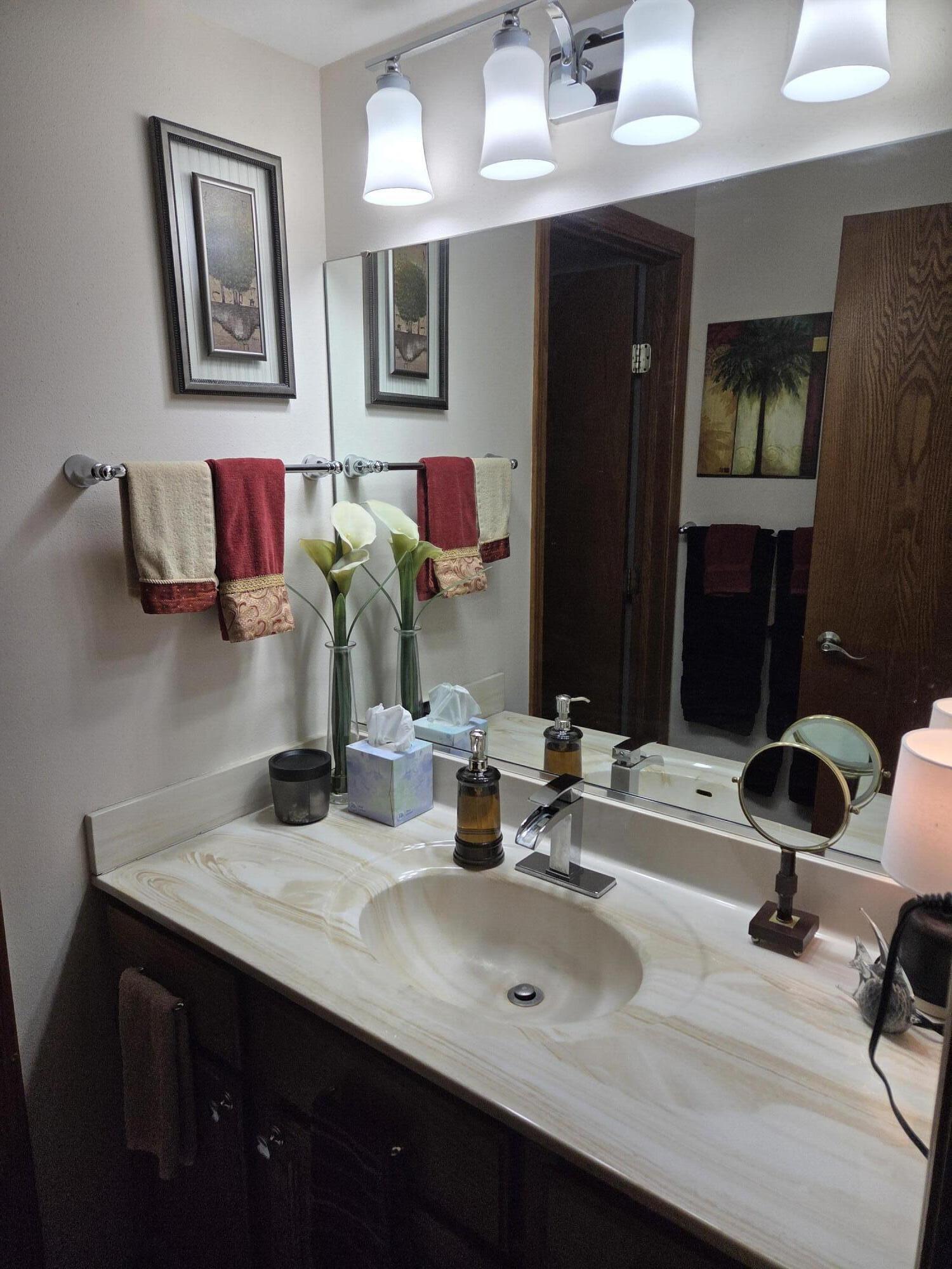 5215 67th Street Kenosha, WI 53142 - Photo 13 of 20 mainbath