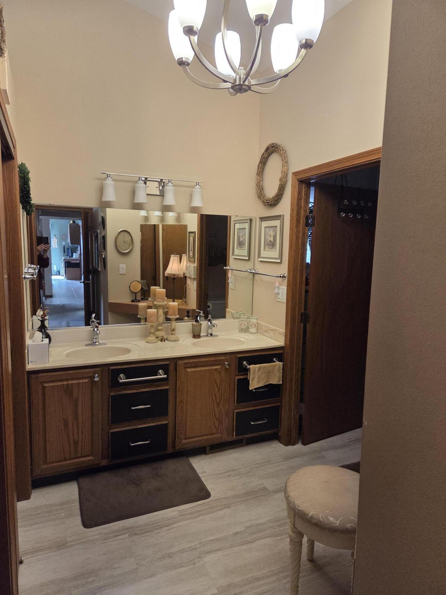 5215 67th Street Kenosha, WI 53142 - Photo 16 of 20 masterbath