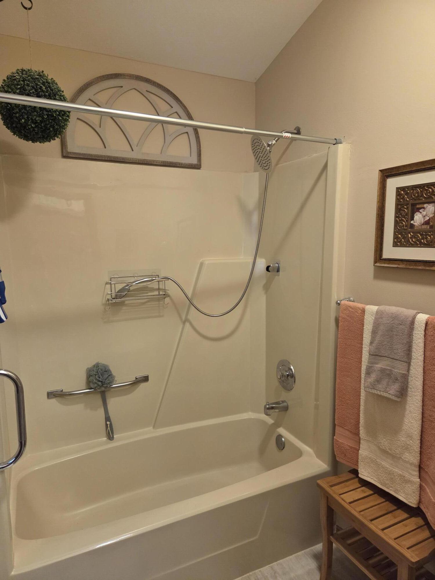 5215 67th Street Kenosha, WI 53142 - Photo 17 of 20 masterbath2