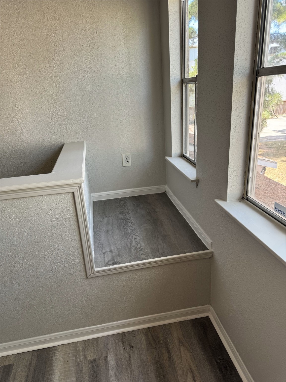 7402 Alabonson Road, Unit 309 Houston, TX 77088 - Photo 19 of 20 an empty room with windows