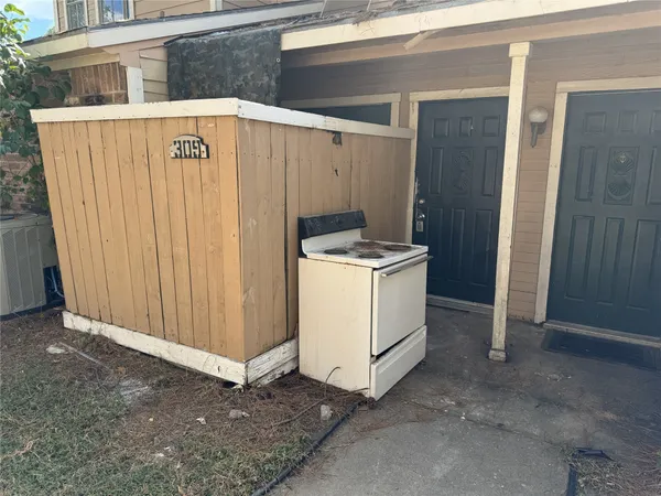 a view of a storage & utility room