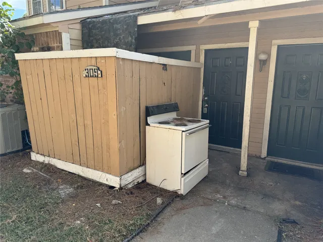 a view of a storage & utility room