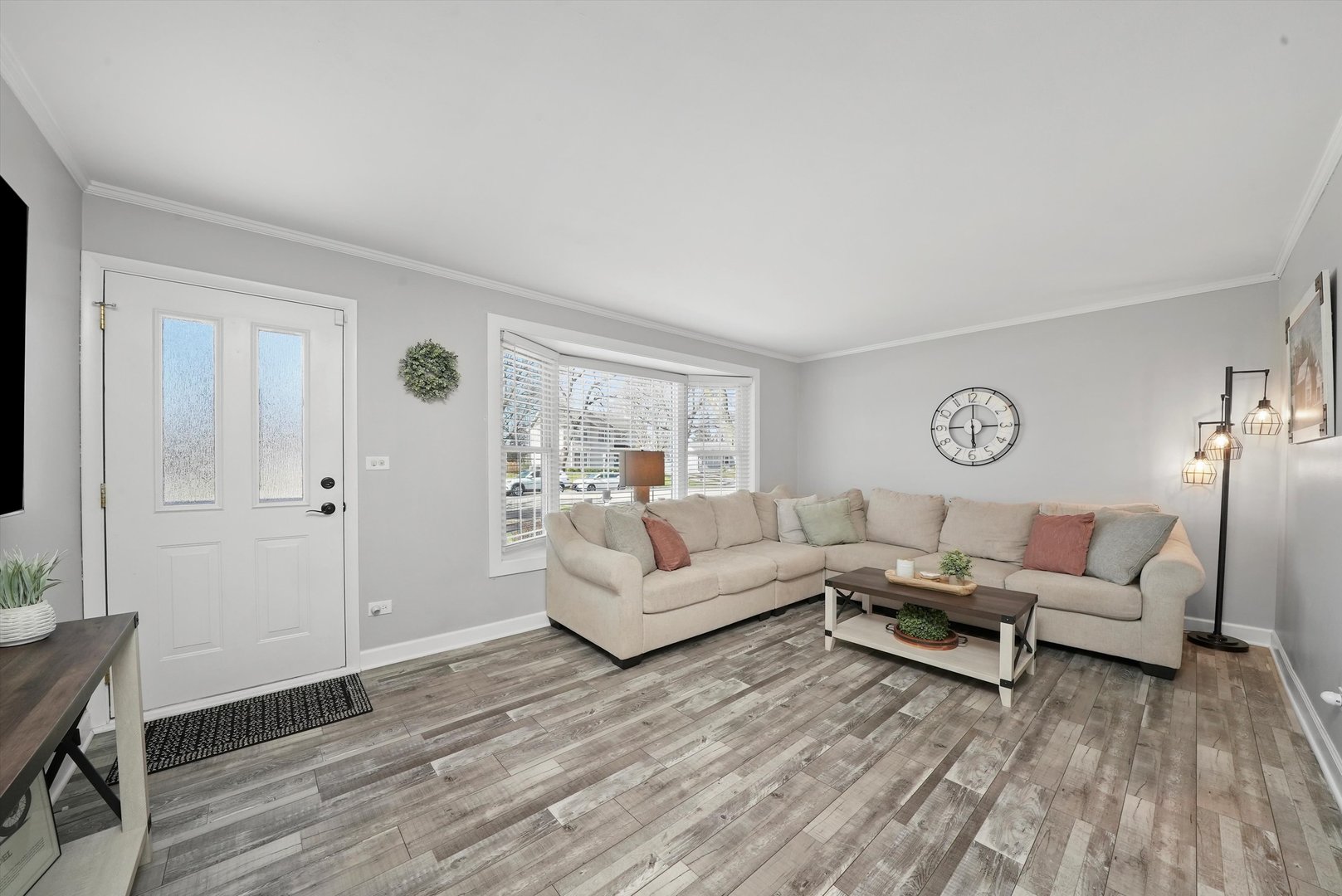 3908 Owl Drive Rolling Meadows, IL 60008 - Photo 4 of 36 a living room with furniture and a wooden floor