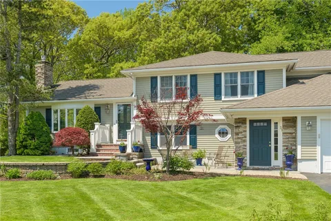 $1,395,000 | 31 Meadowbrook Drive, Barrington, RI 02806