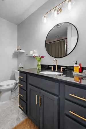 $310,000 | 3918 West Roscoe Street, Unit 2, Chicago, IL 60618