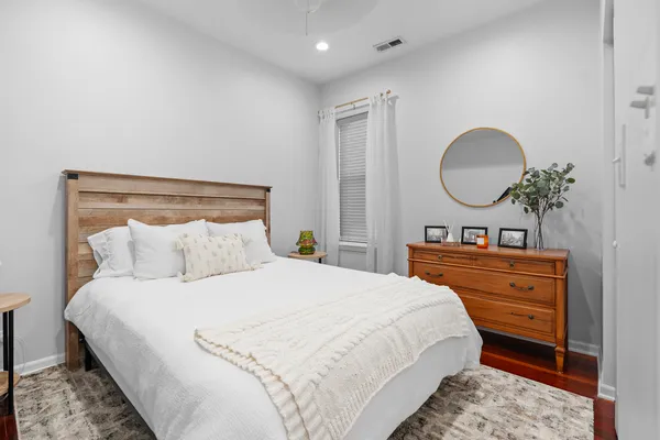 $310,000 | 3918 West Roscoe Street, Unit 2, Chicago, IL 60618