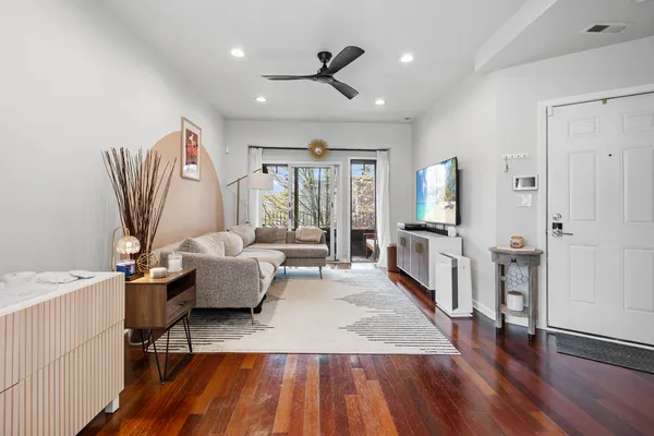 $310,000 | 3918 West Roscoe Street, Unit 2, Chicago, IL 60618