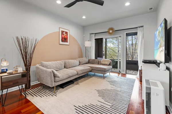 $310,000 | 3918 West Roscoe Street, Unit 2, Chicago, IL 60618