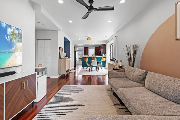 $310,000 | 3918 West Roscoe Street, Unit 2, Chicago, IL 60618