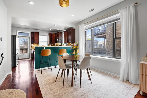 $310,000 | 3918 West Roscoe Street, Unit 2, Chicago, IL 60618