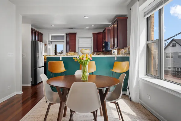$310,000 | 3918 West Roscoe Street, Unit 2, Chicago, IL 60618
