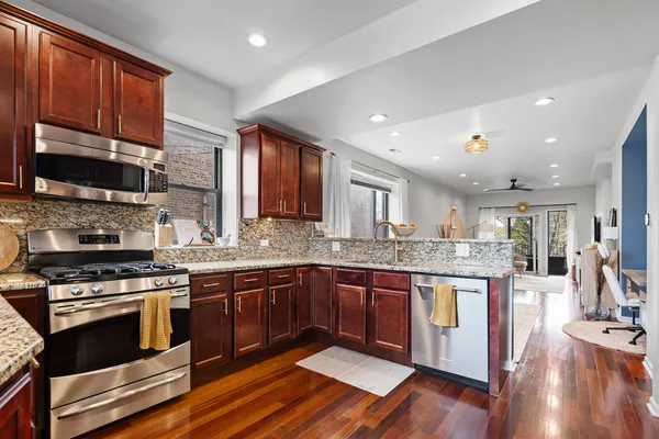 $310,000 | 3918 West Roscoe Street, Unit 2, Chicago, IL 60618