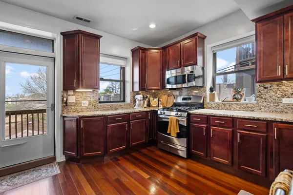 $310,000 | 3918 West Roscoe Street, Unit 2, Chicago, IL 60618