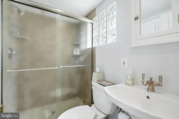 $1,285,000 | 5840 21st Street North, Arlington, VA 22205