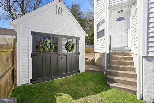 $1,285,000 | 5840 21st Street North, Arlington, VA 22205