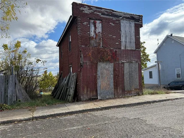 a view of a house with a tree