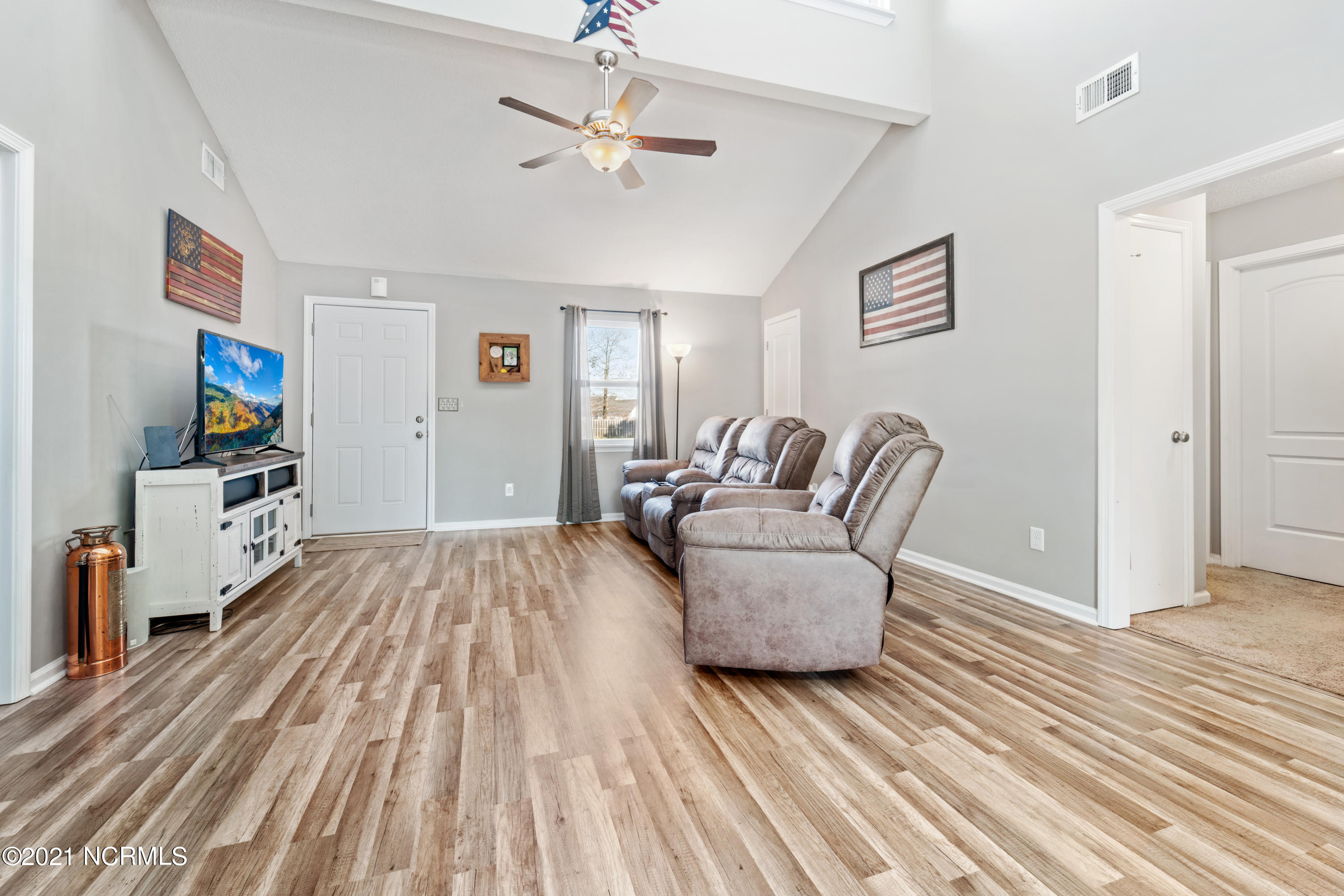 171 Bannermans Mill Road Richlands, NC 28574 - Photo 5 of 19 Living Room 3