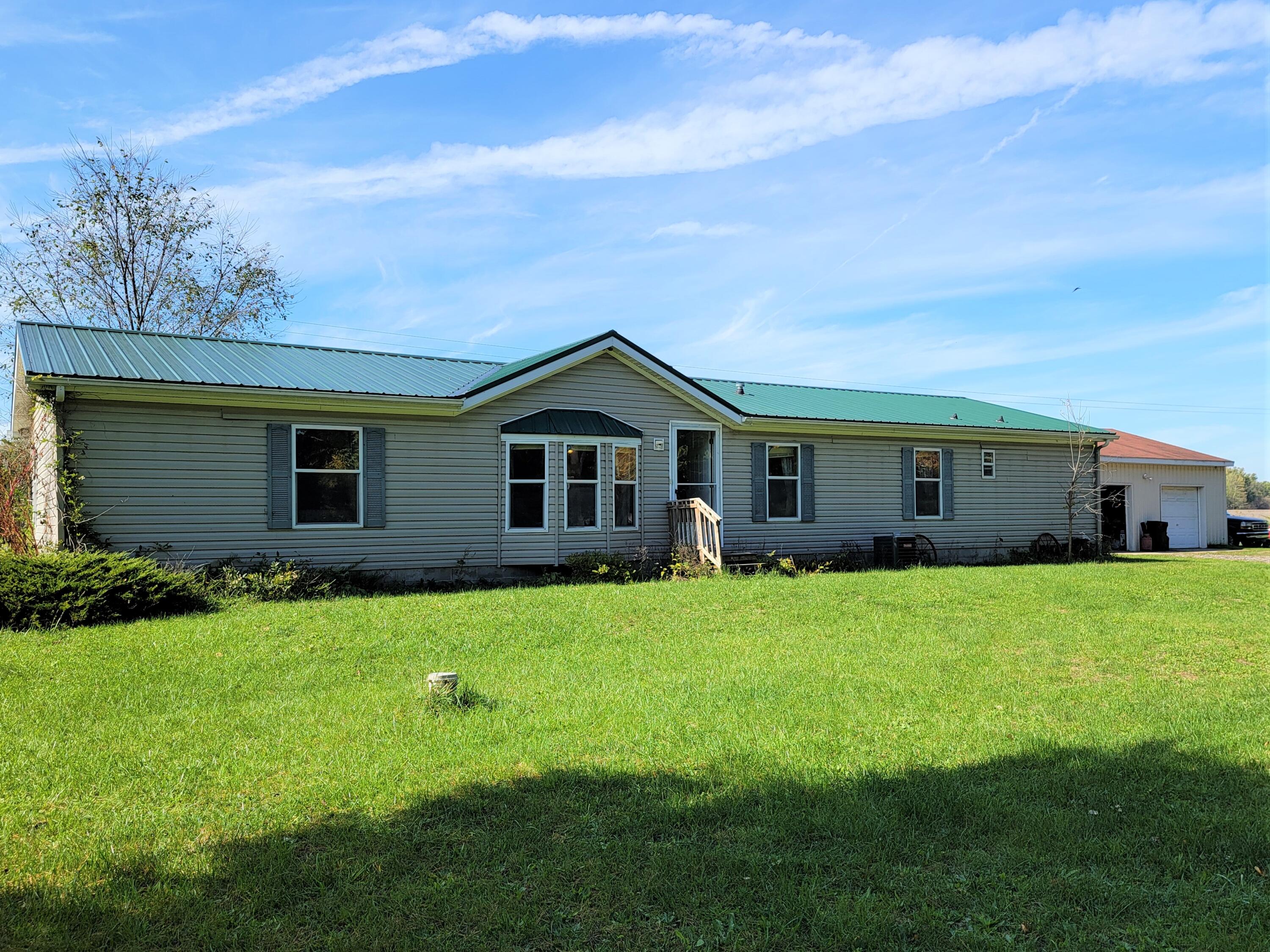 325 East County Line Road Crystal, MI 48818 - Photo 2 of 30 2