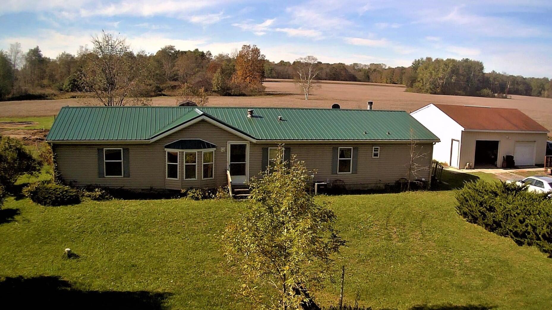 325 East County Line Road Crystal, MI 48818 - Photo 5 of 30 5