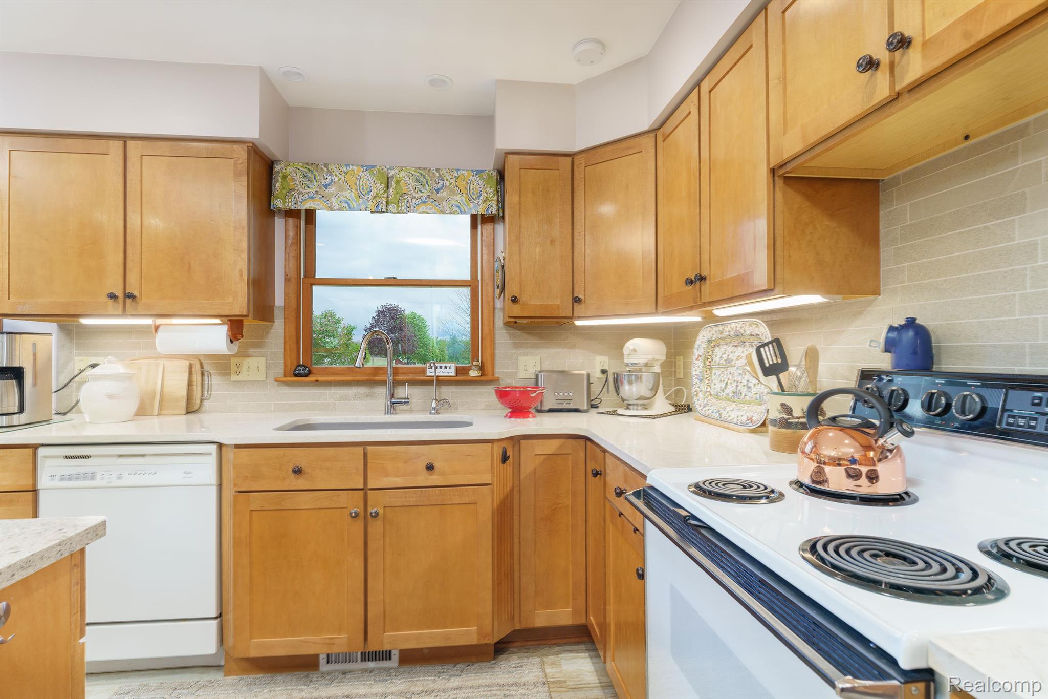 6841 Layton Road Fowlerville, MI 48836 - Photo 10 of 36 Gallery Image 10