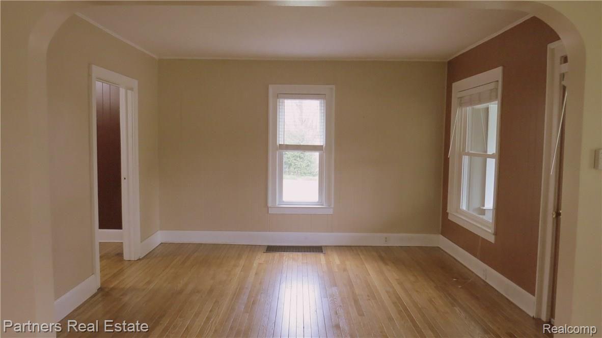 4524 Pinckney Road Howell, MI 48843 - Photo 18 of 58 12a. Front main living area at 4524 Pinckney Rd