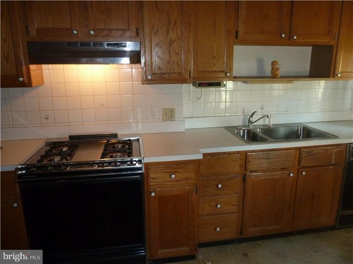 2755 North Constitution Road Camden, NJ 08104 - Photo 4 of 8 Kitchen
