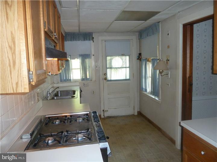 2755 North Constitution Road Camden, NJ 08104 - Photo 5 of 8 Kitchen