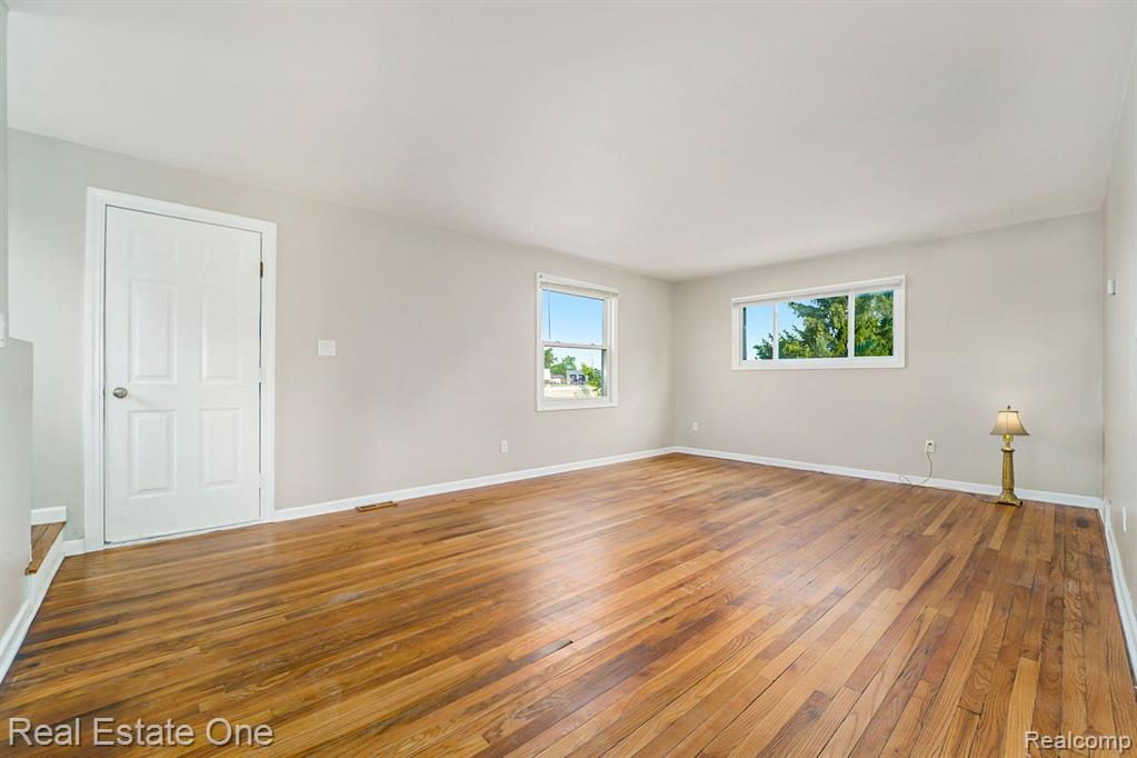 2106 John R Road Troy, MI 48083 - Photo 3 of 16