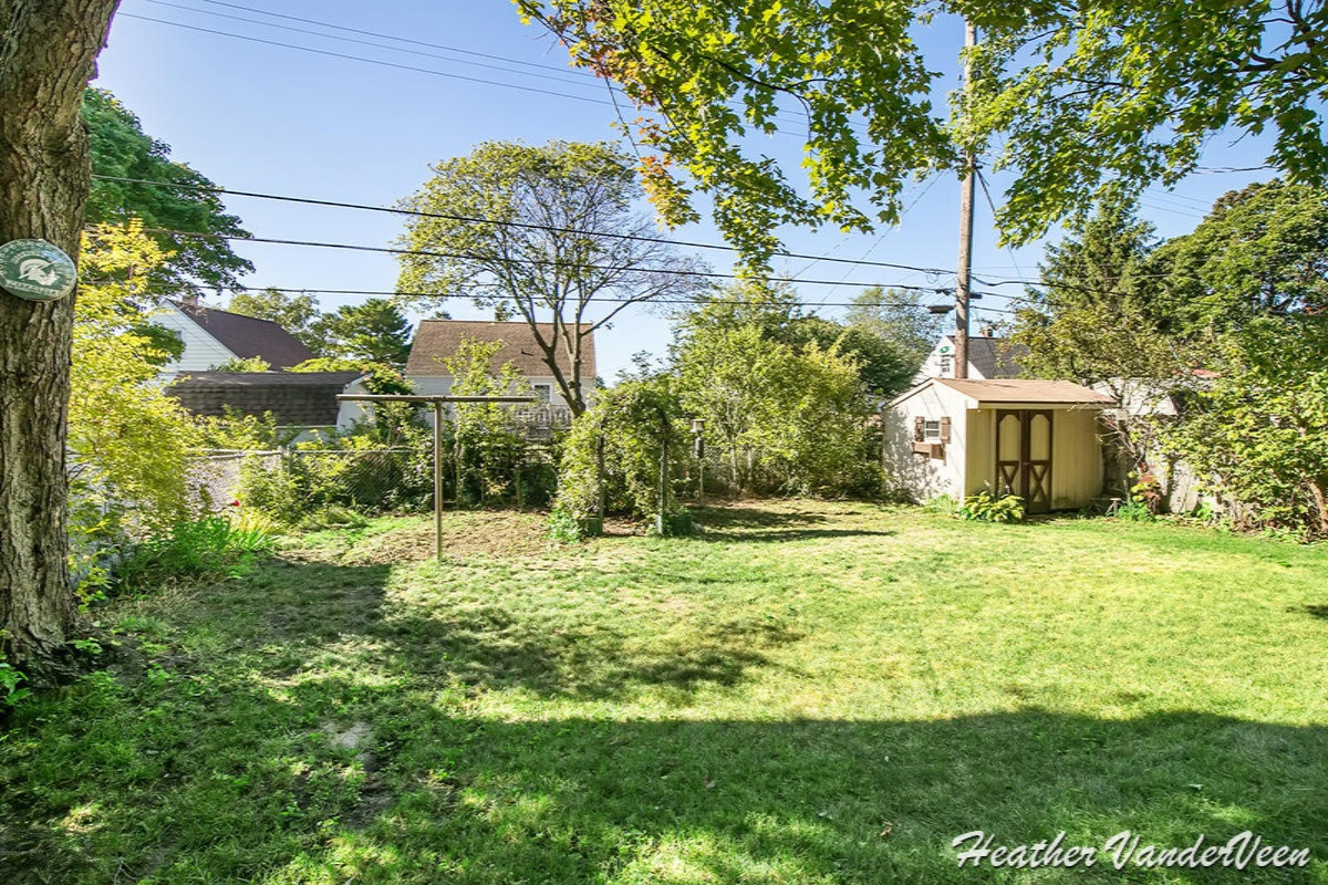 1349 Princeton Road Muskegon, MI 49441 - Photo 4 of 20 IMG_1018
